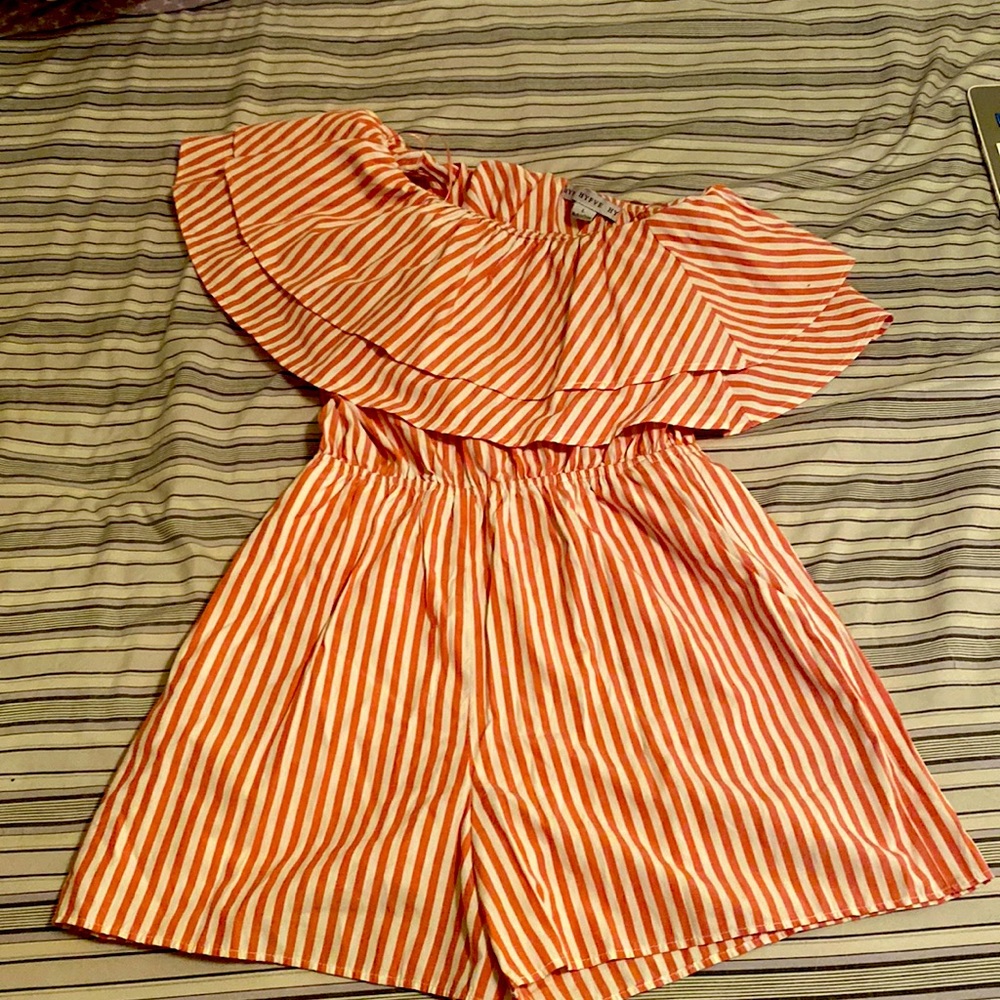 Pink and white jumpsuit. Only worn once! Cute fit for the summer!
